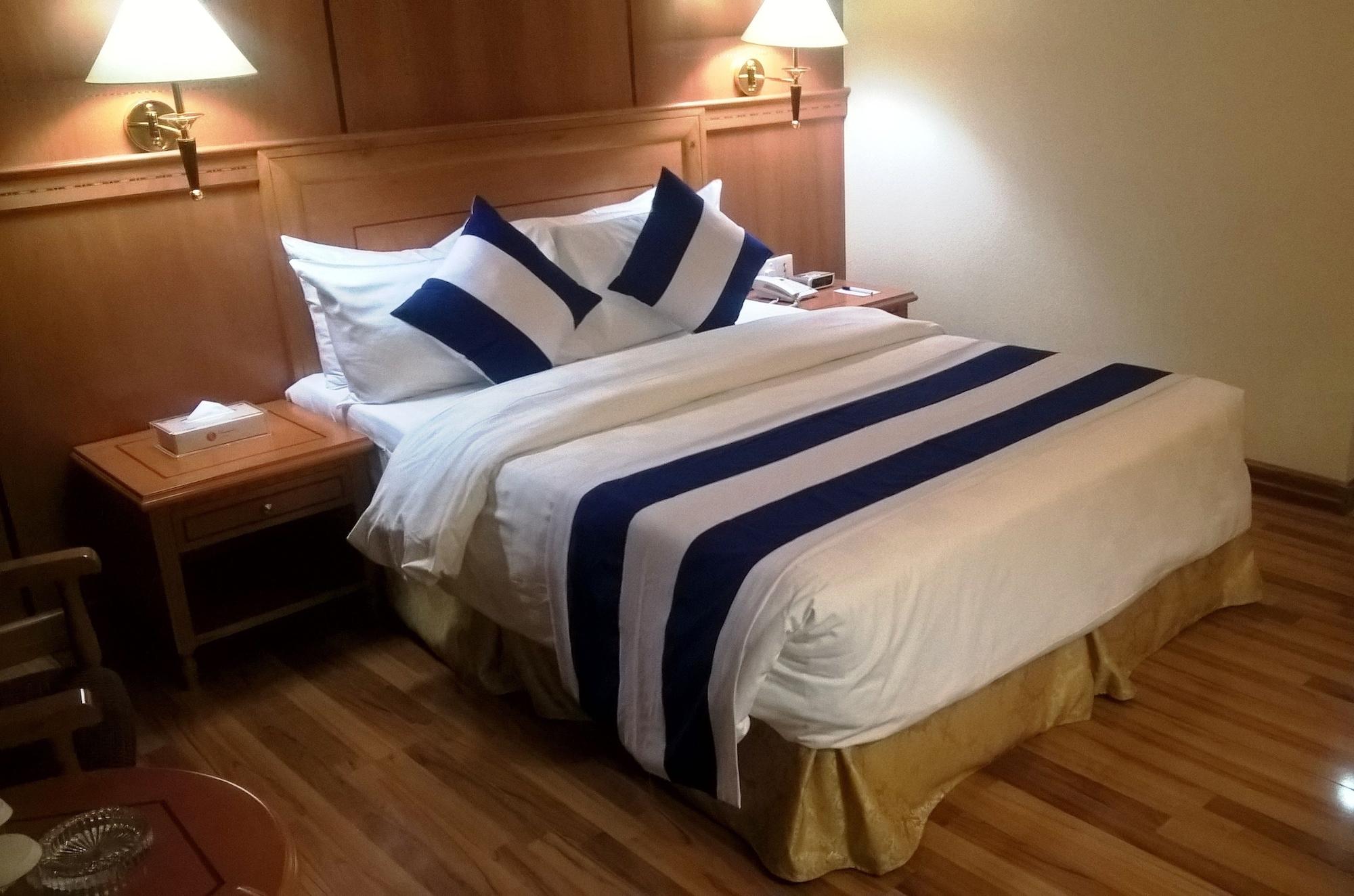 Swiss International Palace Hotel Al-Manamah Bagian luar foto
