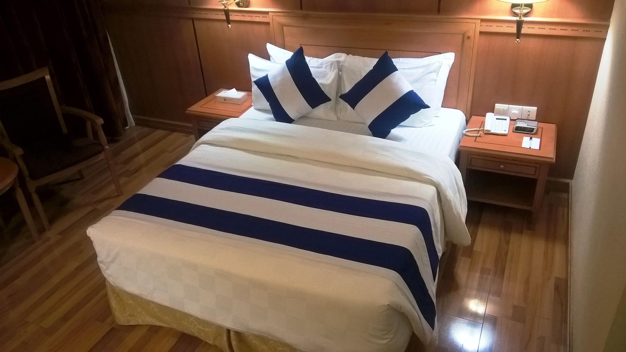 Swiss International Palace Hotel Al-Manamah Bagian luar foto