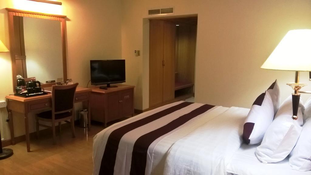 Swiss International Palace Hotel Al-Manamah Bagian luar foto