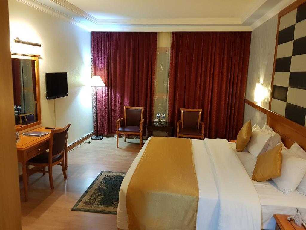 Swiss International Palace Hotel Al-Manamah Bagian luar foto
